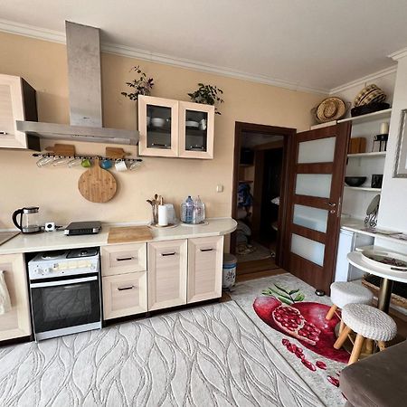 Downtown Central Apartment With Working Kitchen, City Views & Free Parking Казанлък Екстериор снимка