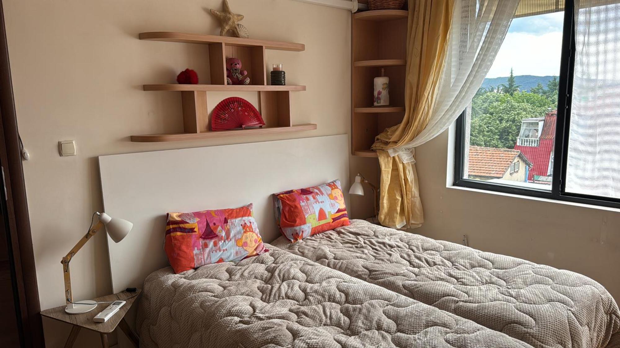 Downtown Central Apartment With Working Kitchen, City Views & Free Parking Казанлък Екстериор снимка