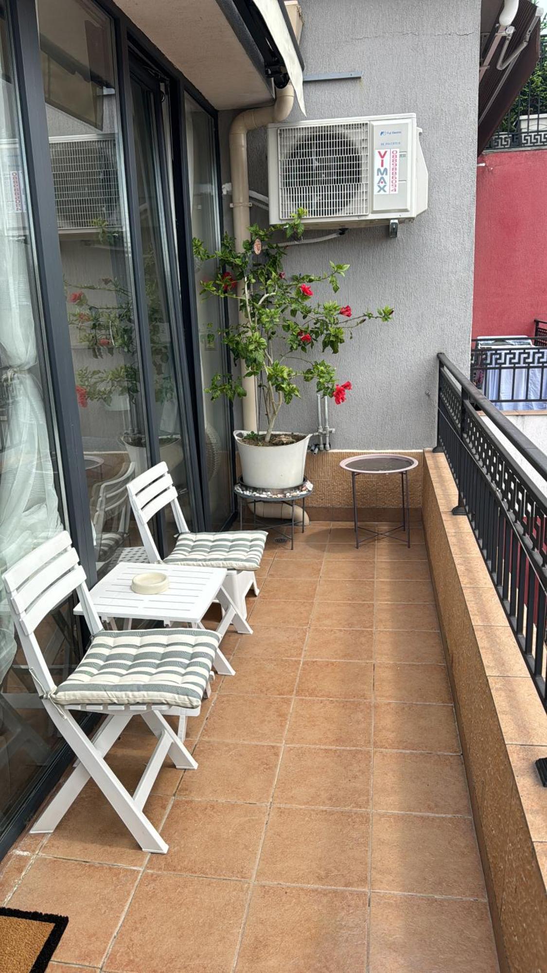 Downtown Central Apartment With Working Kitchen, City Views & Free Parking Казанлък Екстериор снимка
