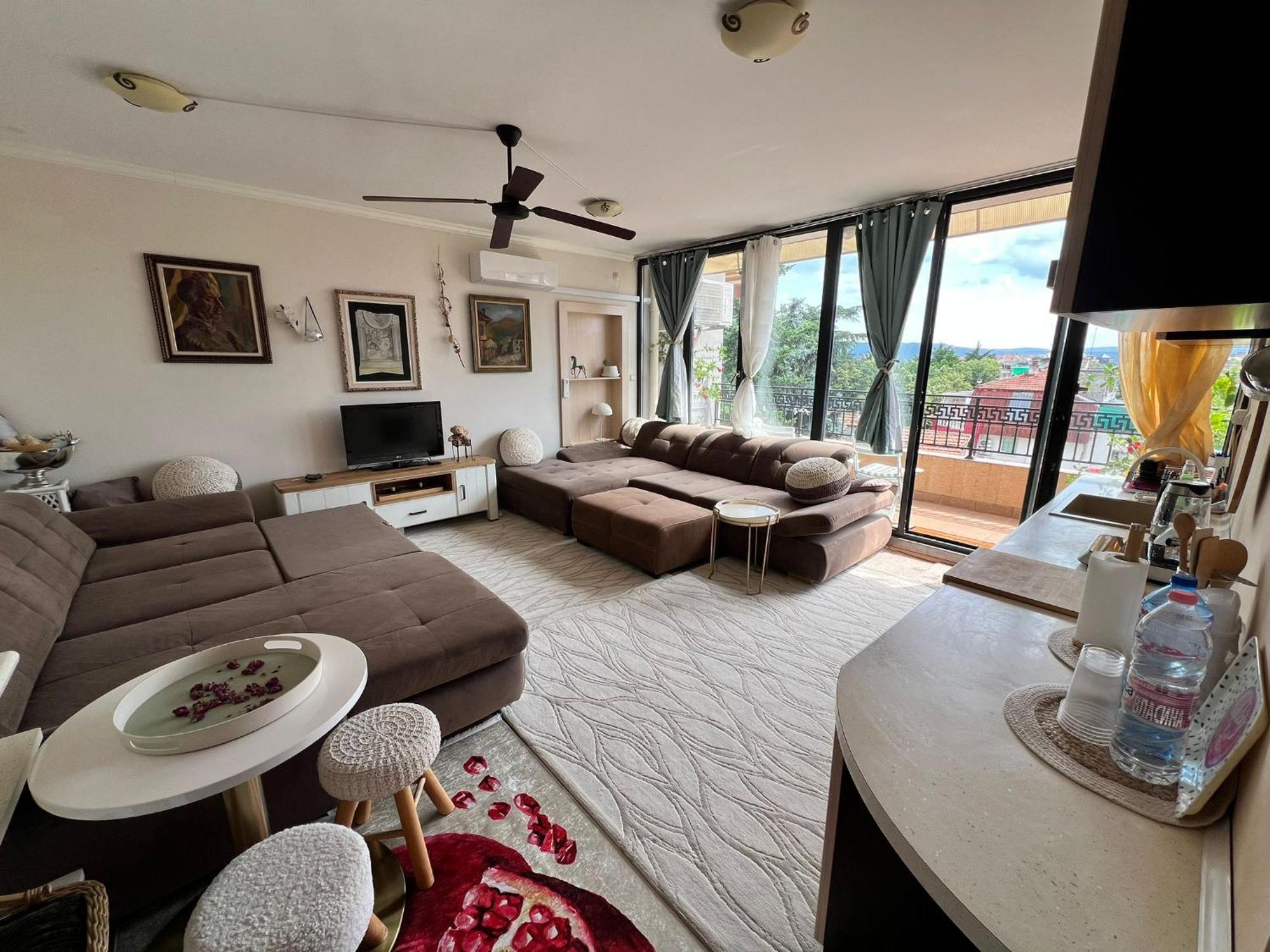 Downtown Central Apartment With Working Kitchen, City Views & Free Parking Казанлък Екстериор снимка