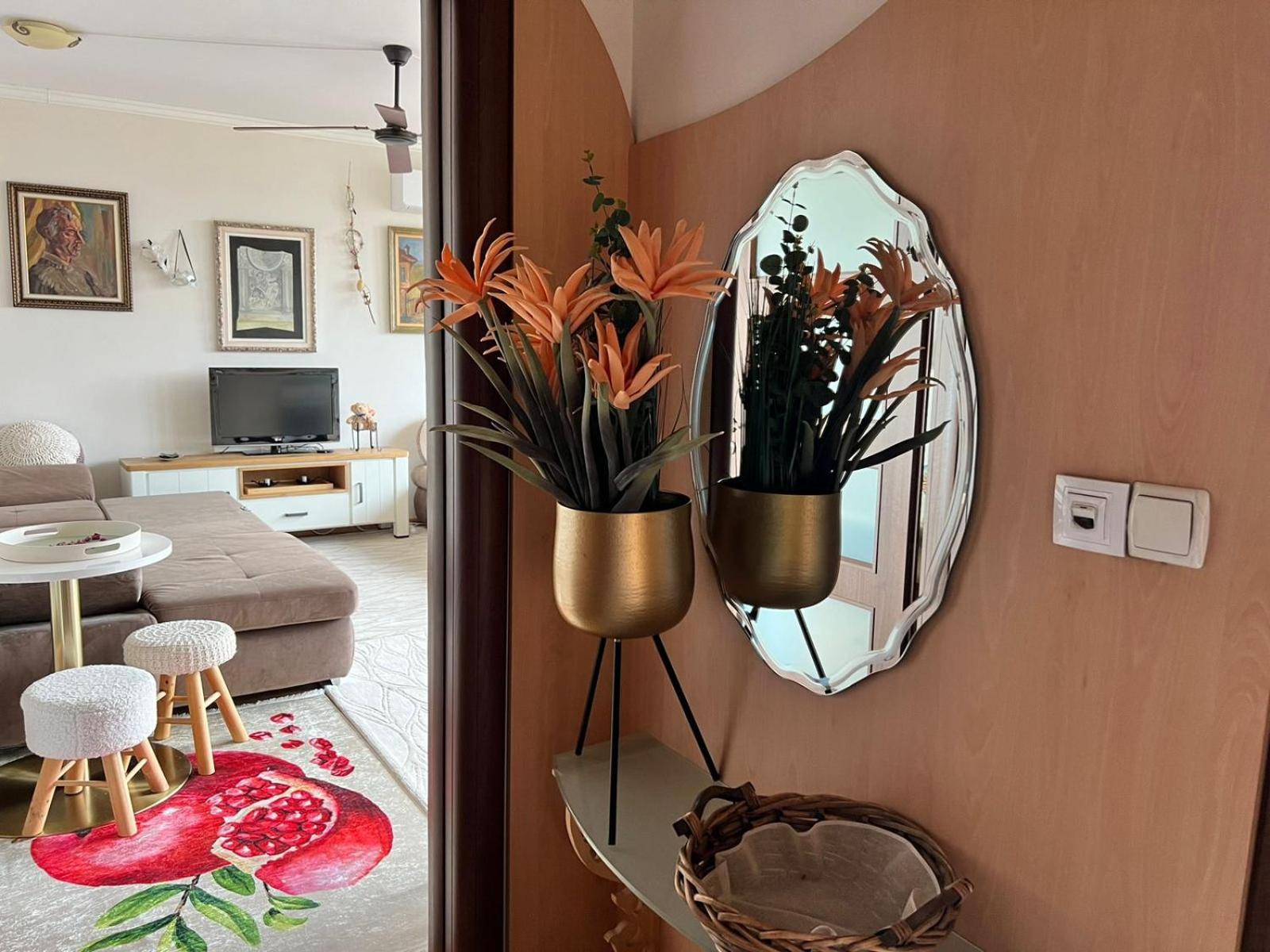 Downtown Central Apartment With Working Kitchen, City Views & Free Parking Казанлък Екстериор снимка