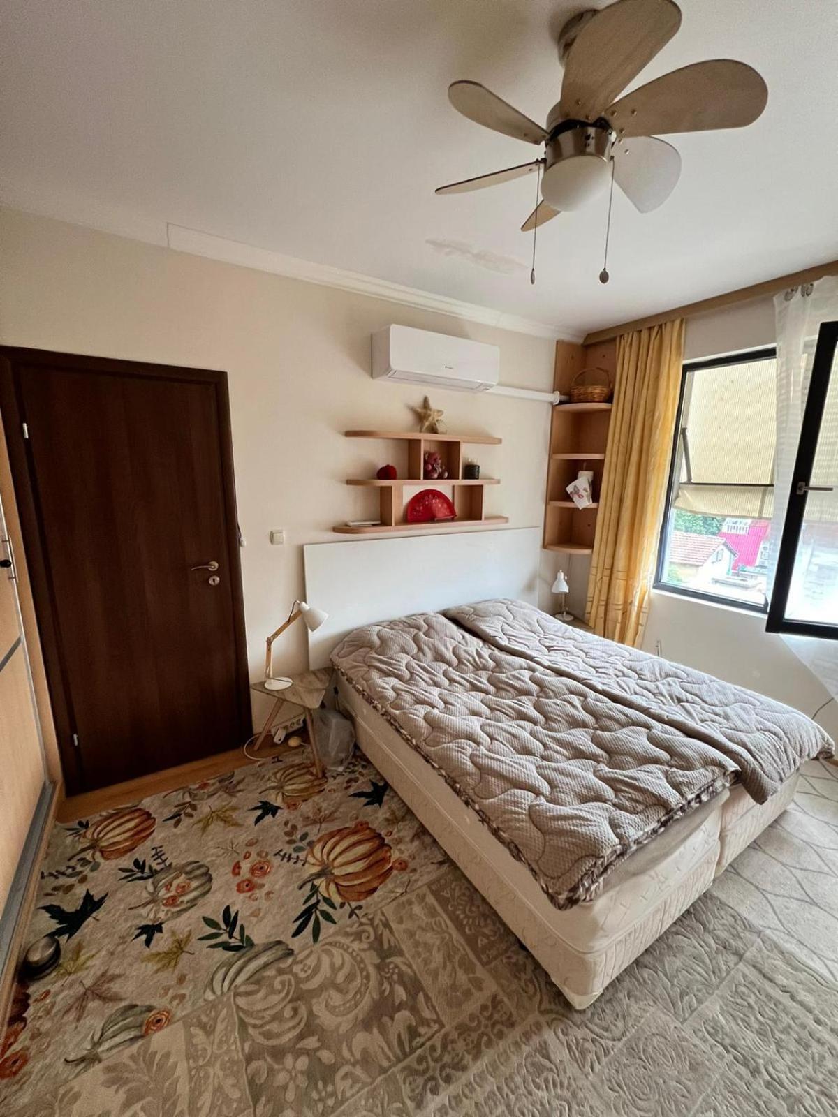 Downtown Central Apartment With Working Kitchen, City Views & Free Parking Казанлък Екстериор снимка
