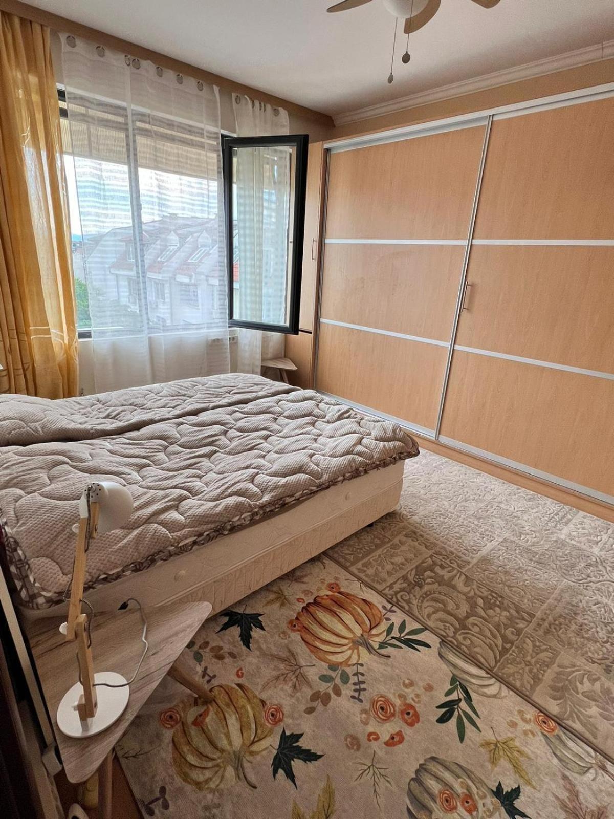 Downtown Central Apartment With Working Kitchen, City Views & Free Parking Казанлък Екстериор снимка