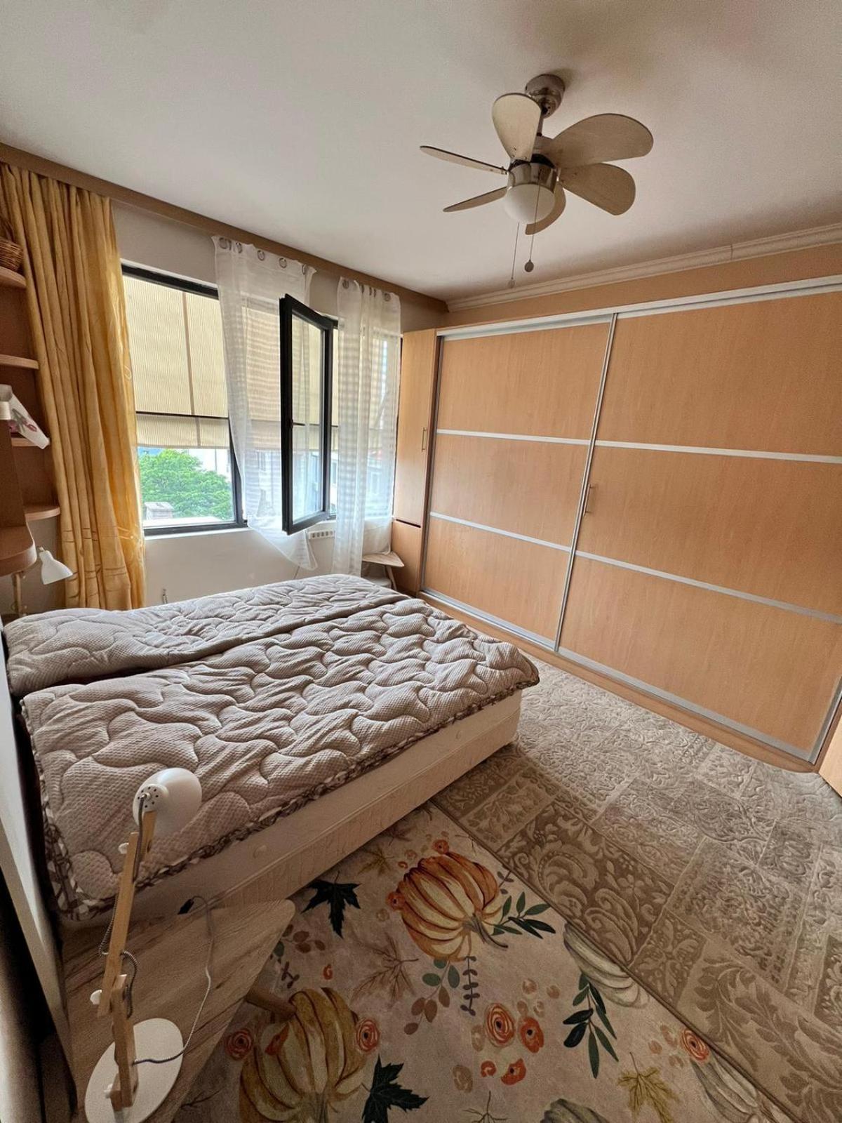 Downtown Central Apartment With Working Kitchen, City Views & Free Parking Казанлък Екстериор снимка