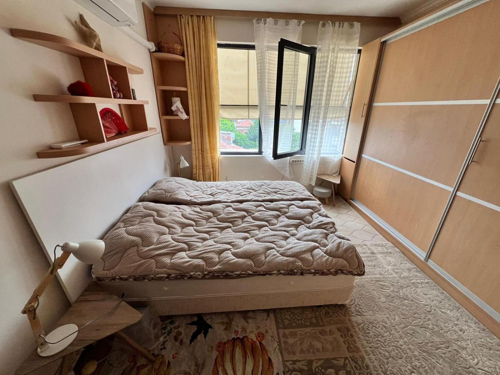 Downtown Central Apartment With Working Kitchen, City Views & Free Parking Казанлък Екстериор снимка