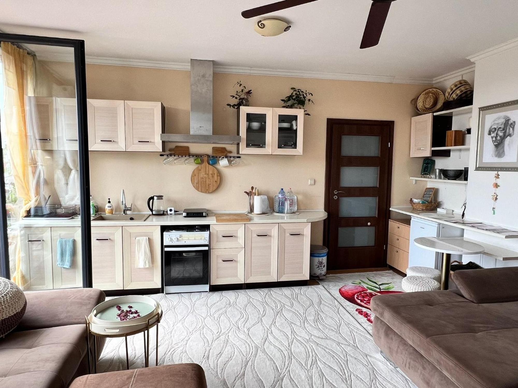 Downtown Central Apartment With Working Kitchen, City Views & Free Parking Казанлък Екстериор снимка