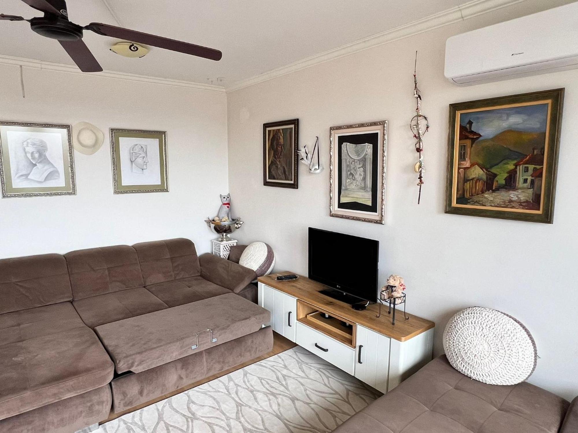 Downtown Central Apartment With Working Kitchen, City Views & Free Parking Казанлък Екстериор снимка