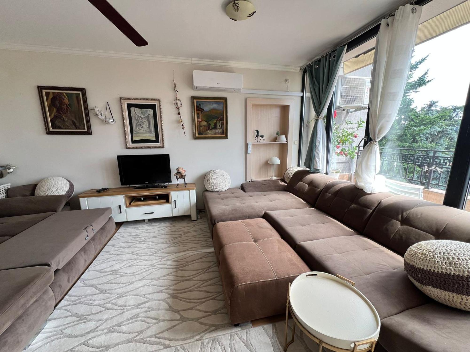 Downtown Central Apartment With Working Kitchen, City Views & Free Parking Казанлък Екстериор снимка