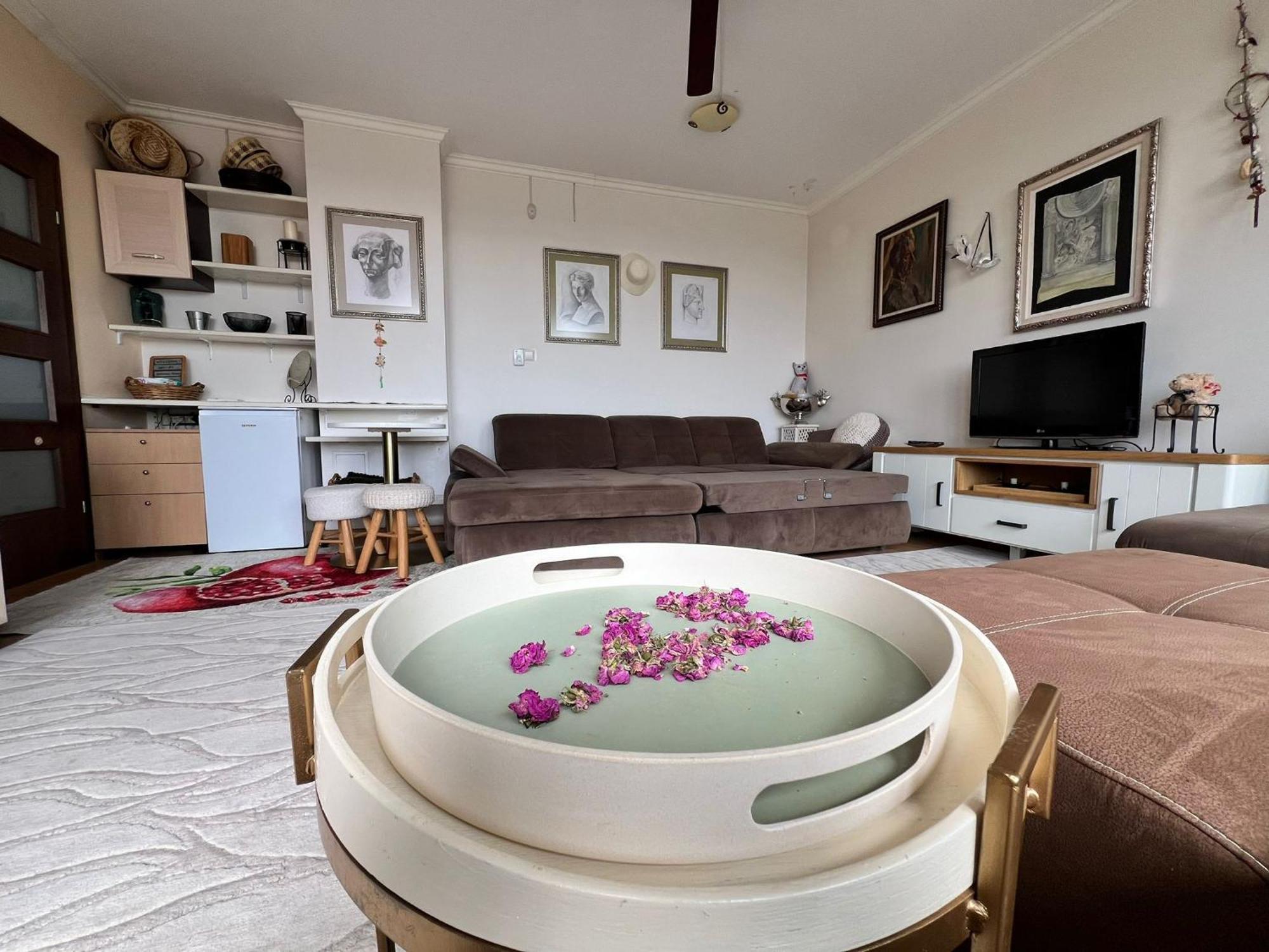Downtown Central Apartment With Working Kitchen, City Views & Free Parking Казанлък Екстериор снимка