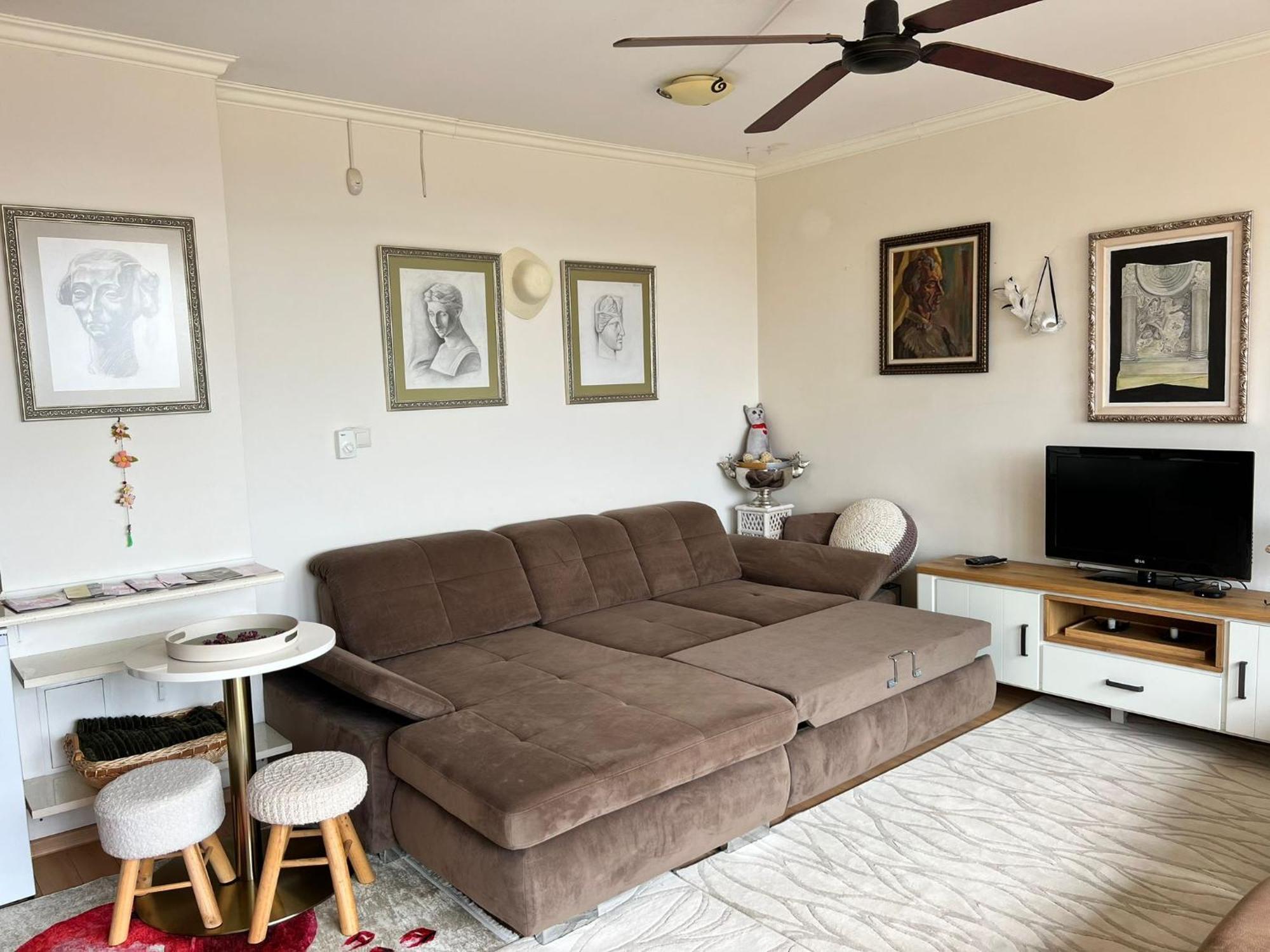Downtown Central Apartment With Working Kitchen, City Views & Free Parking Казанлък Екстериор снимка