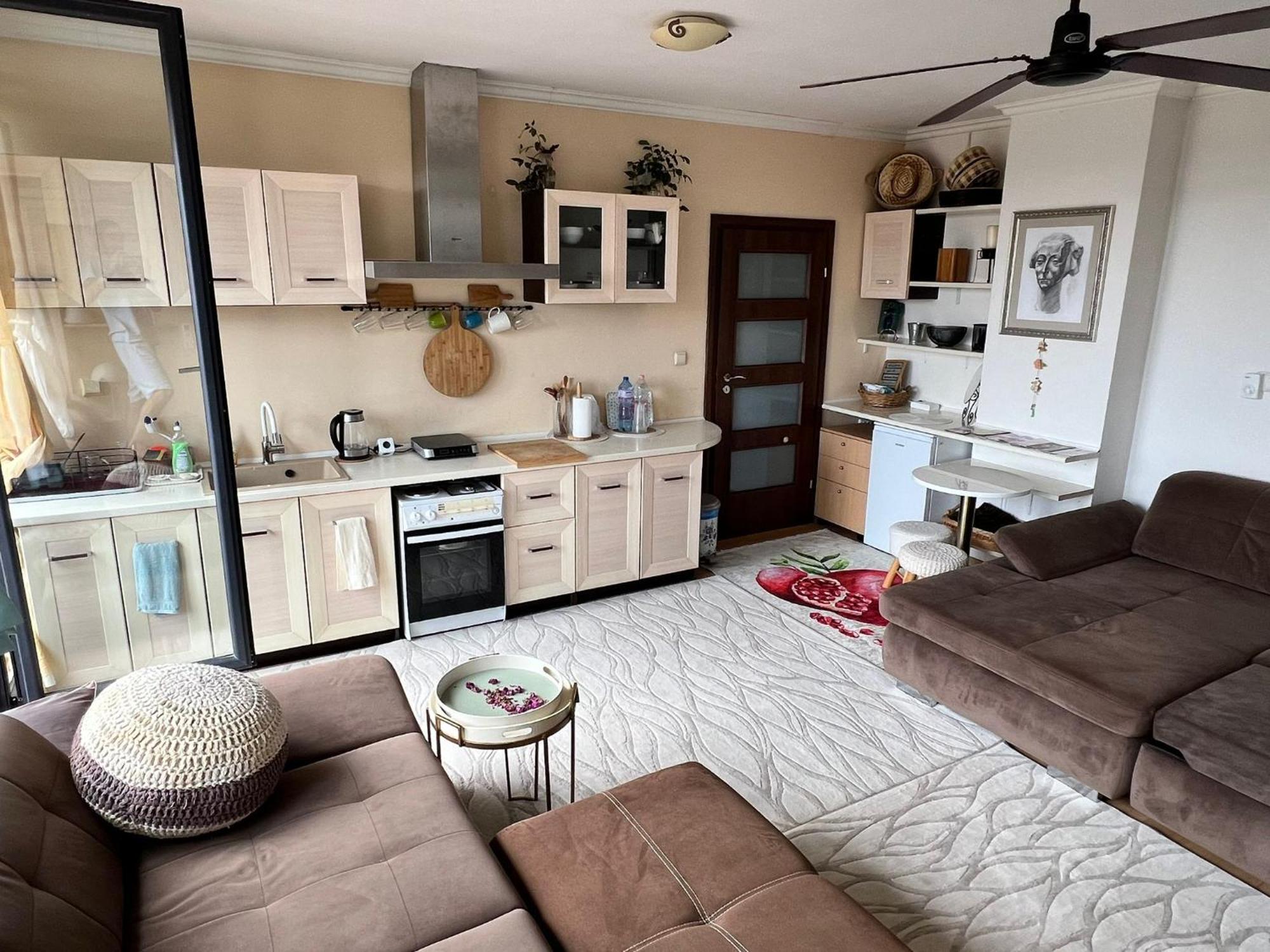 Downtown Central Apartment With Working Kitchen, City Views & Free Parking Казанлък Екстериор снимка
