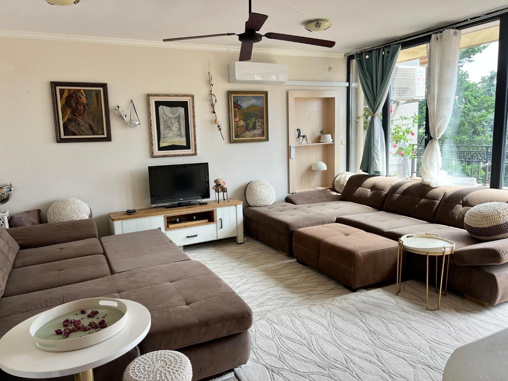 Downtown Central Apartment With Working Kitchen, City Views & Free Parking Казанлък Екстериор снимка