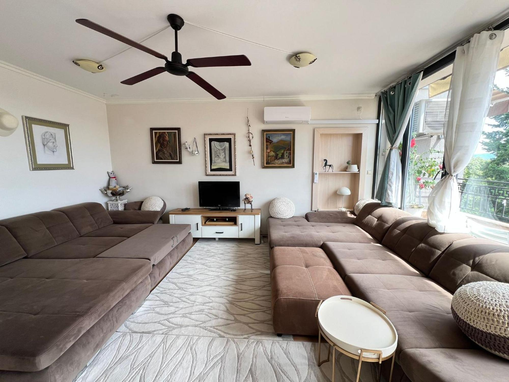 Downtown Central Apartment With Working Kitchen, City Views & Free Parking Казанлък Екстериор снимка
