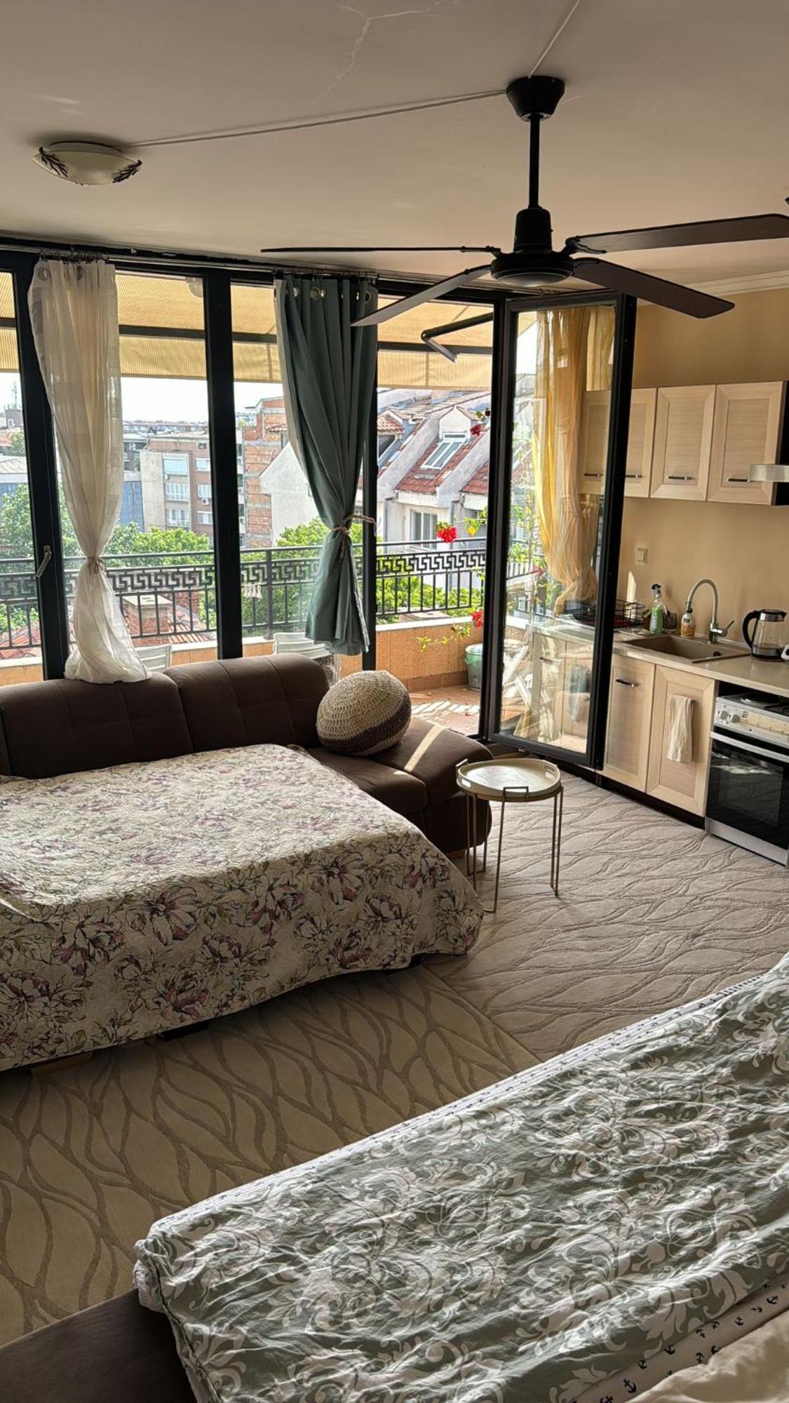 Downtown Central Apartment With Working Kitchen, City Views & Free Parking Казанлък Екстериор снимка