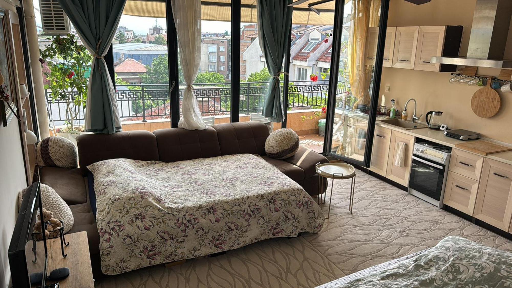 Downtown Central Apartment With Working Kitchen, City Views & Free Parking Казанлък Екстериор снимка