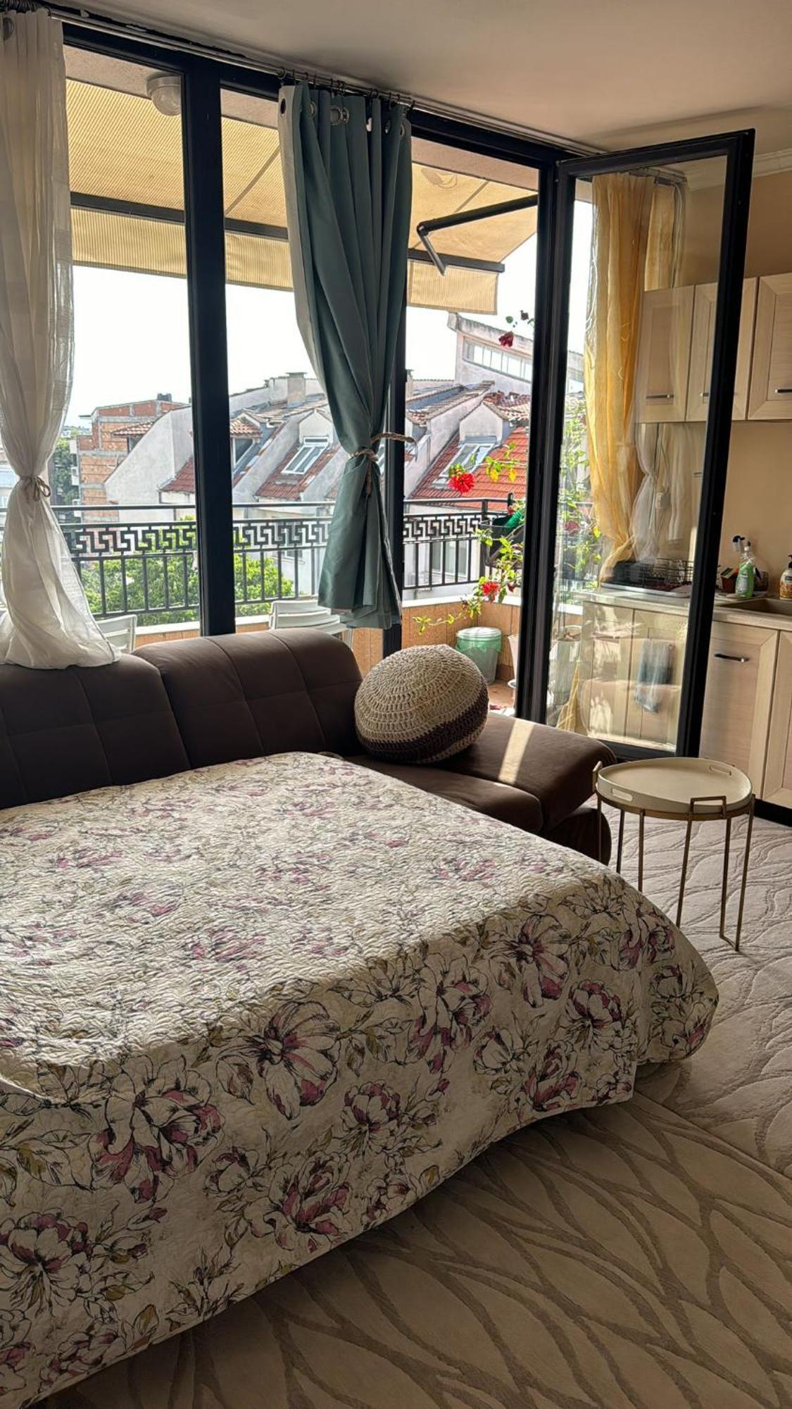 Downtown Central Apartment With Working Kitchen, City Views & Free Parking Казанлък Екстериор снимка