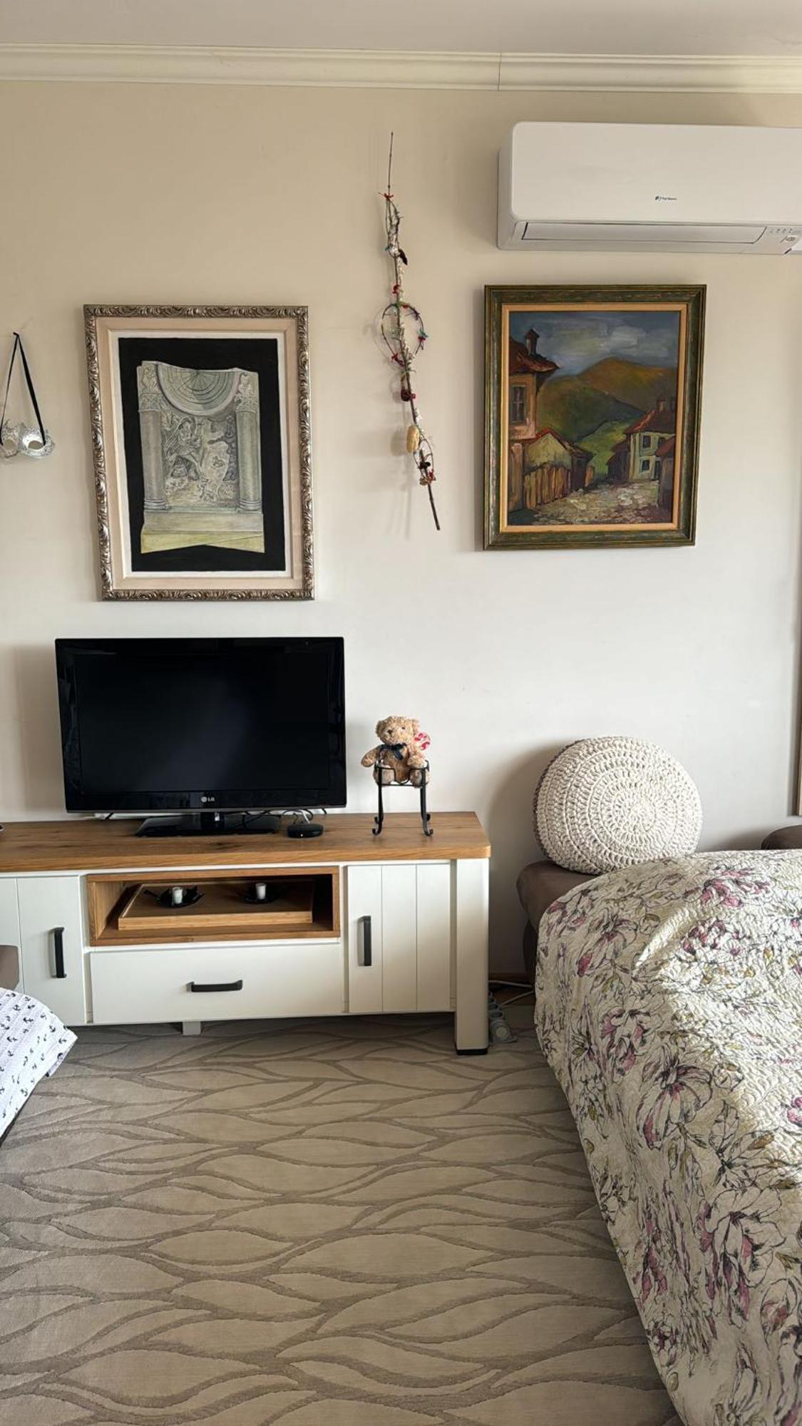 Downtown Central Apartment With Working Kitchen, City Views & Free Parking Казанлък Екстериор снимка