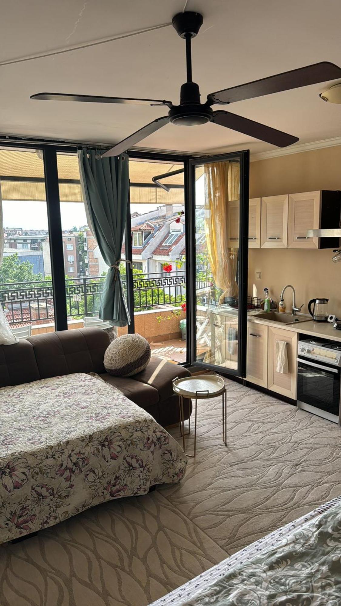 Downtown Central Apartment With Working Kitchen, City Views & Free Parking Казанлък Екстериор снимка